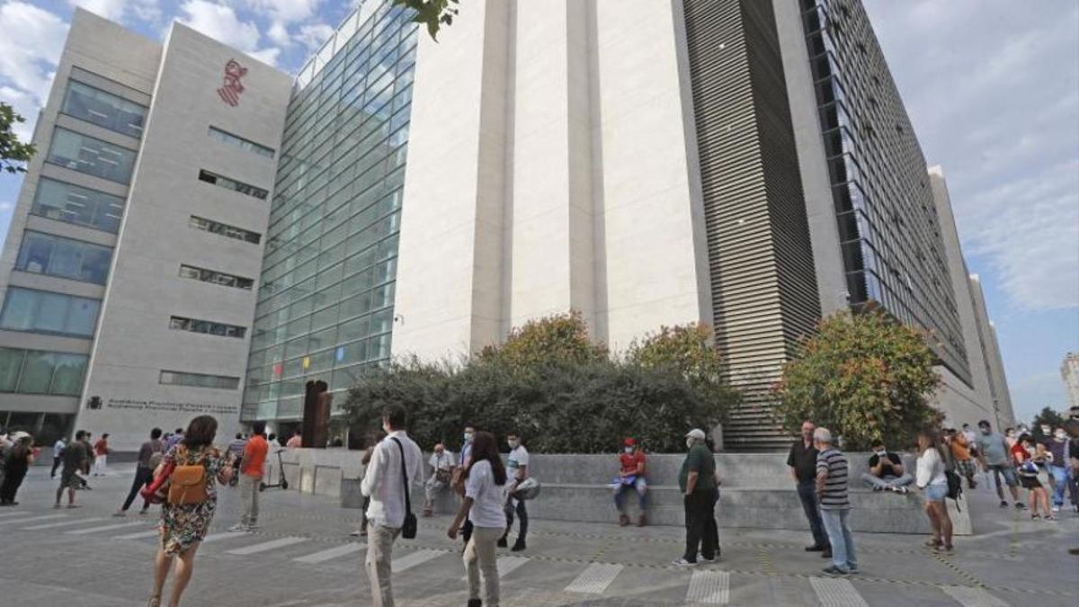 «Tenia ganes de vomitar, de morir-me, sentia fàstic de mi i d’ells, no podia respirar»