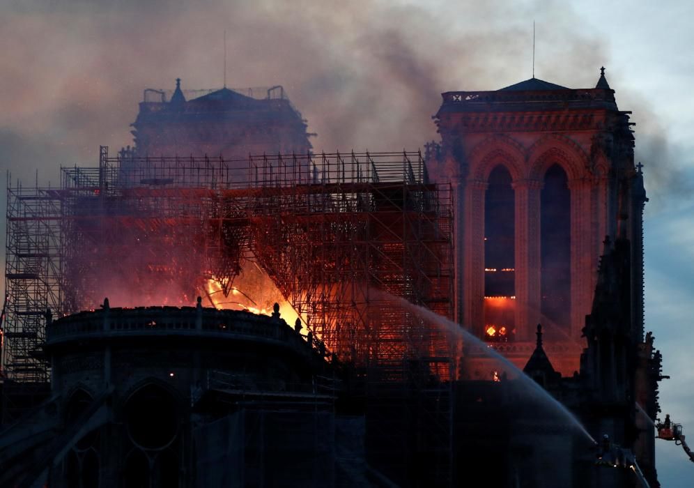 Incendi a la catedral de Notre Dame