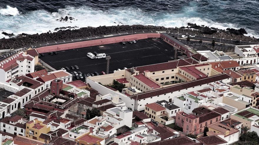 Entre los proyectos de nuevos estacionamientos públicos en municipios de menos de 50.000 habitantes que impulsa el Cabildo de Tenerife destacan la mejora del actual aparcamiento público del antiguo campo de fútbol de Garachico.