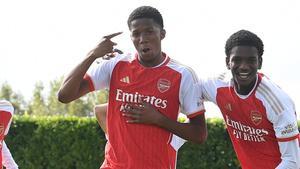Chido Obi-Martin ha marcado hoy 10 goles para el Arsenal.