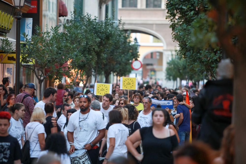 Cientos de personas critican en Palma que no se cumpla con la acogida de refugiados