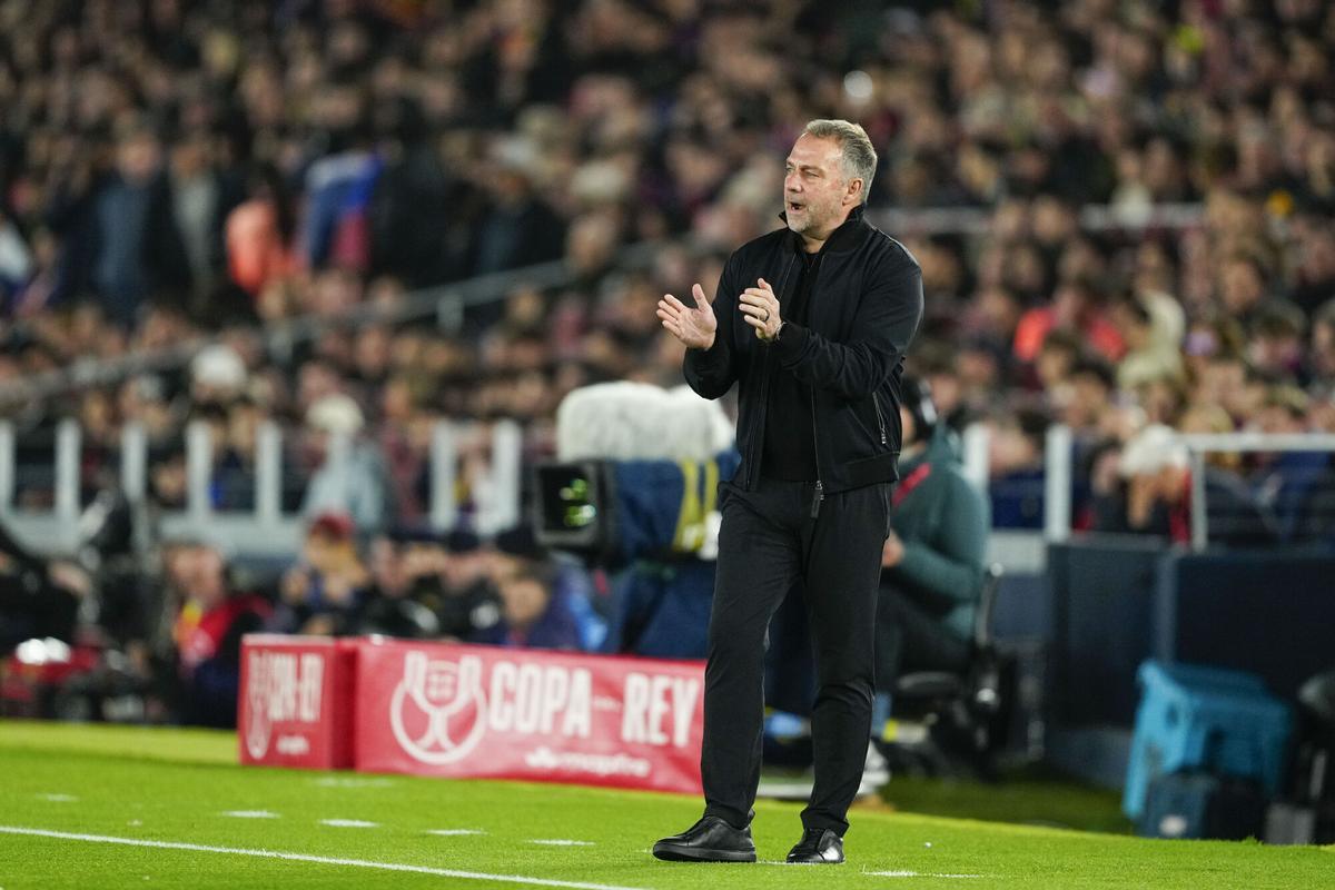 Hansi Flick, durante el partido. EFE/Alejandro García. (Atlético Madrid) (Barcelona)