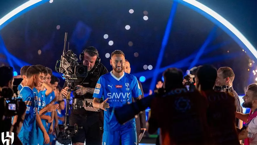 Multitudinaria presentación de Neymar, Bono y Malcom con el Al Hilal