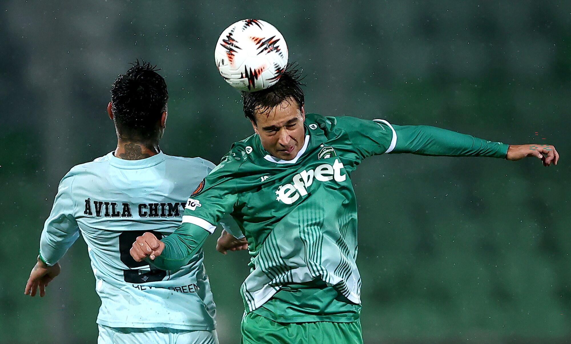 RAZGRAD (Bulgaria), 02/10/2025.- Petar Stanic (R) of Ludogorets in action against Chimy Avila of Betis during the UEFA Europa League league phase match between PFC Ludogorets Razgrad and Real Betis Balompie, in Razgrad, Bulgaria, 02 October 2025. EFE/EPA/BORISLAV TROSHEV