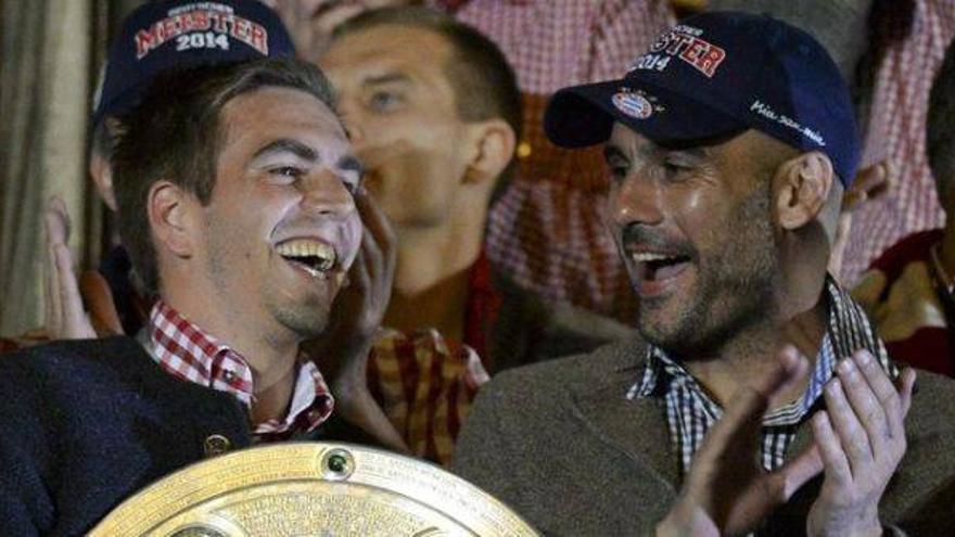 Lahm defiende a Guardiola: &quot;Es el entrenador adecuado para el Bayern&quot;