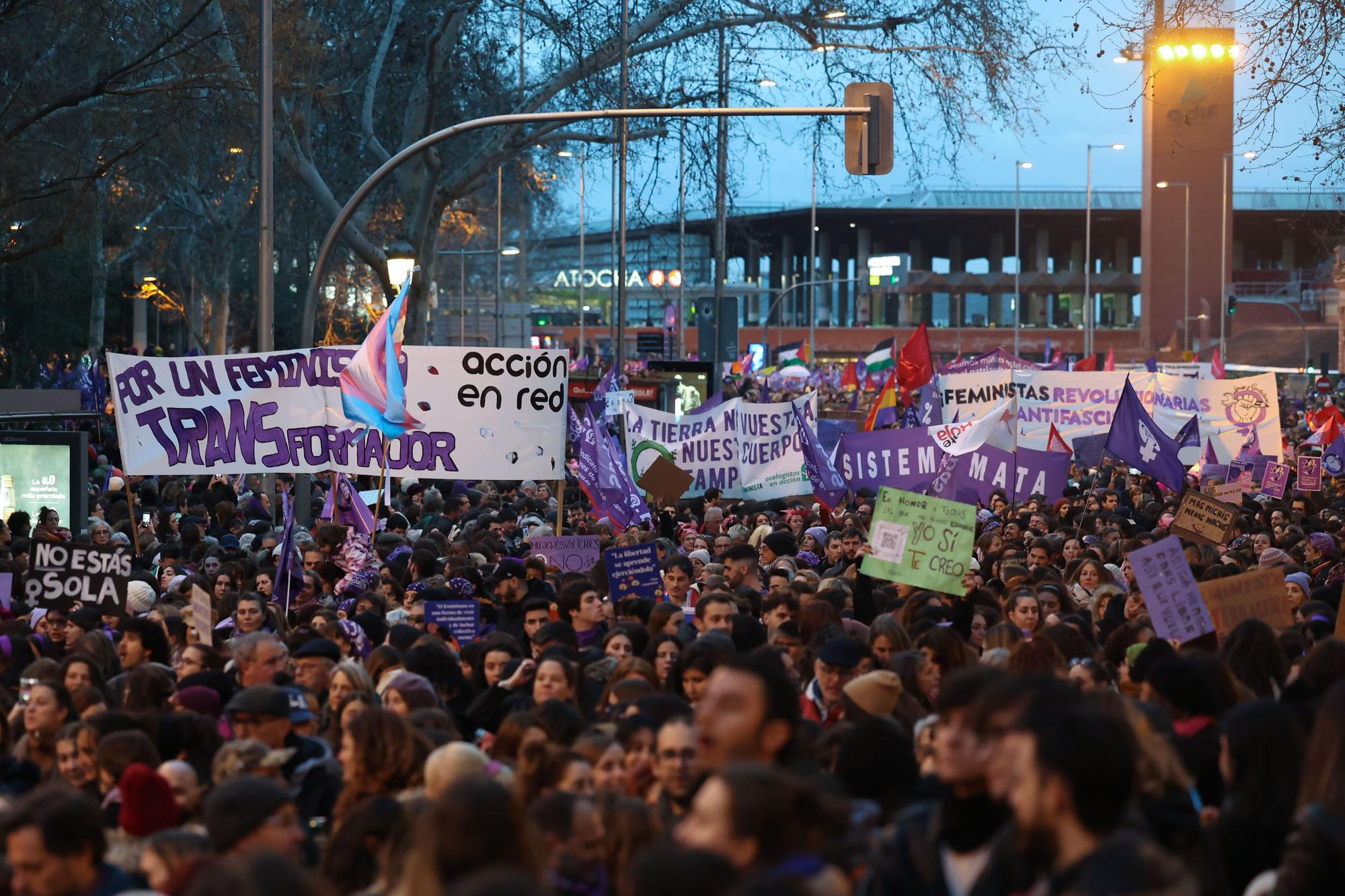 Manifestación de la Comisión 8M bajo el lema 'Patriarcado, Genocidio, Privilegios #SeAcabó'