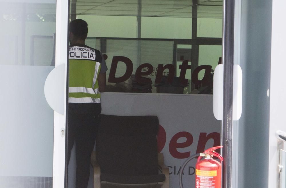 La Policía entra en las clínicas de iDental para rescatar los historiales
