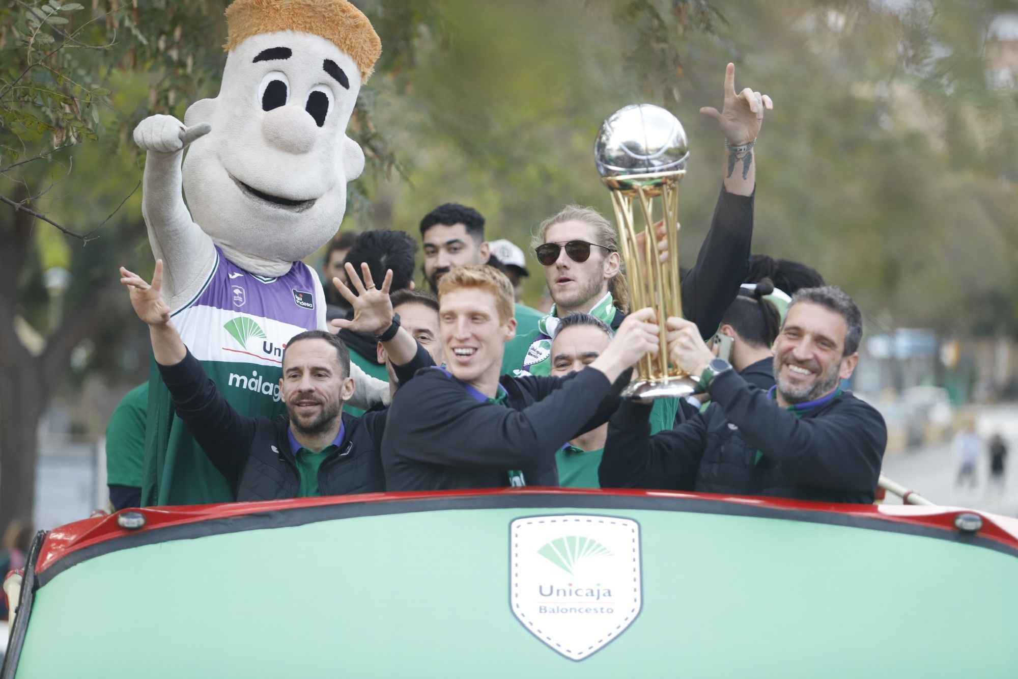 La fiesta del Unicaja, campeón de la Copa del Rey, por las calles de Málaga