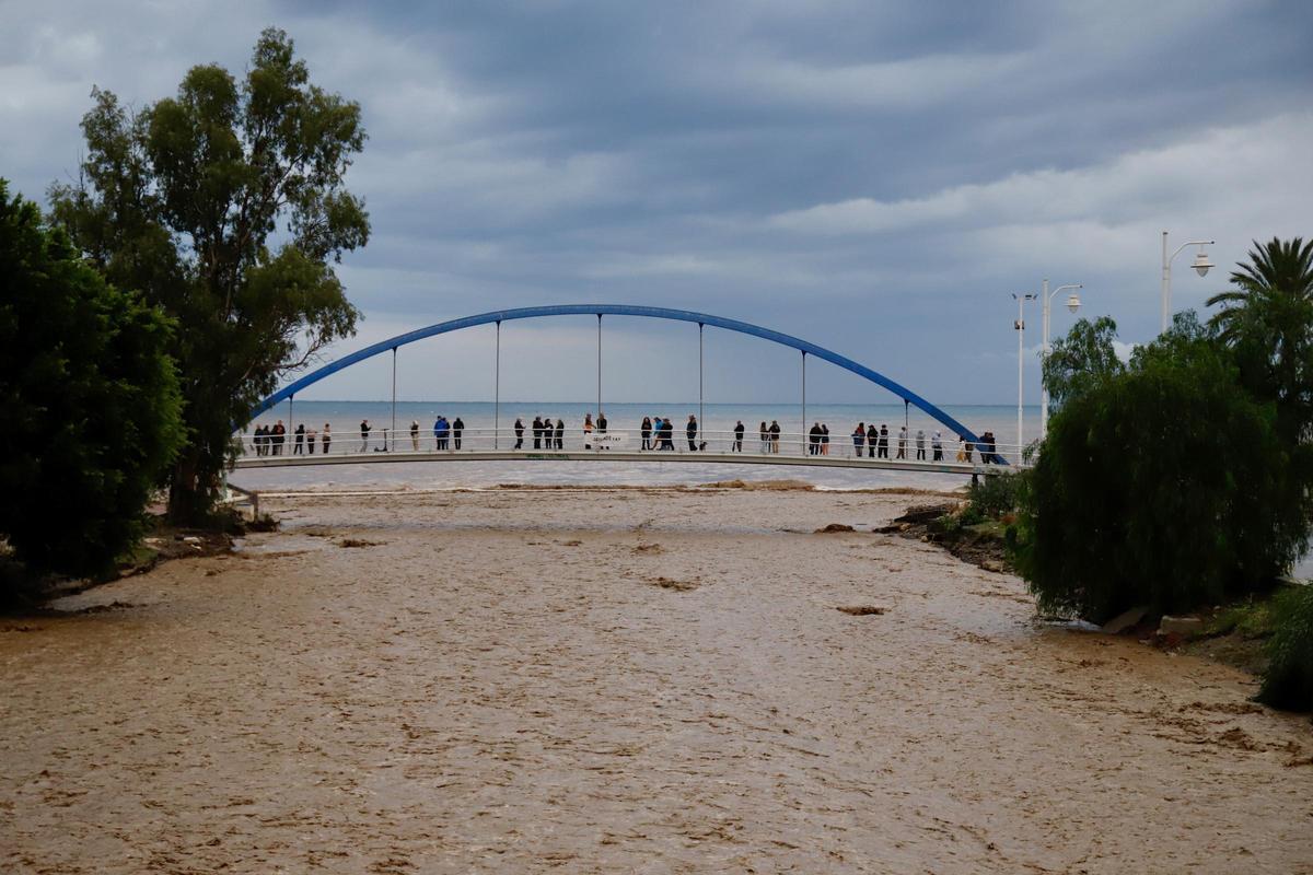 Así bajaba el arroyo Jaboneros, que es la frontera entre los barrios de Pedregalejo y El Palo