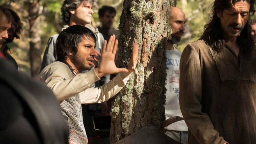 Marc Vigil, a la izquierda, durante el rodaje de uno de los capítulos de la primera temporada de &quot;El Ministerio del Tiempo&quot;.