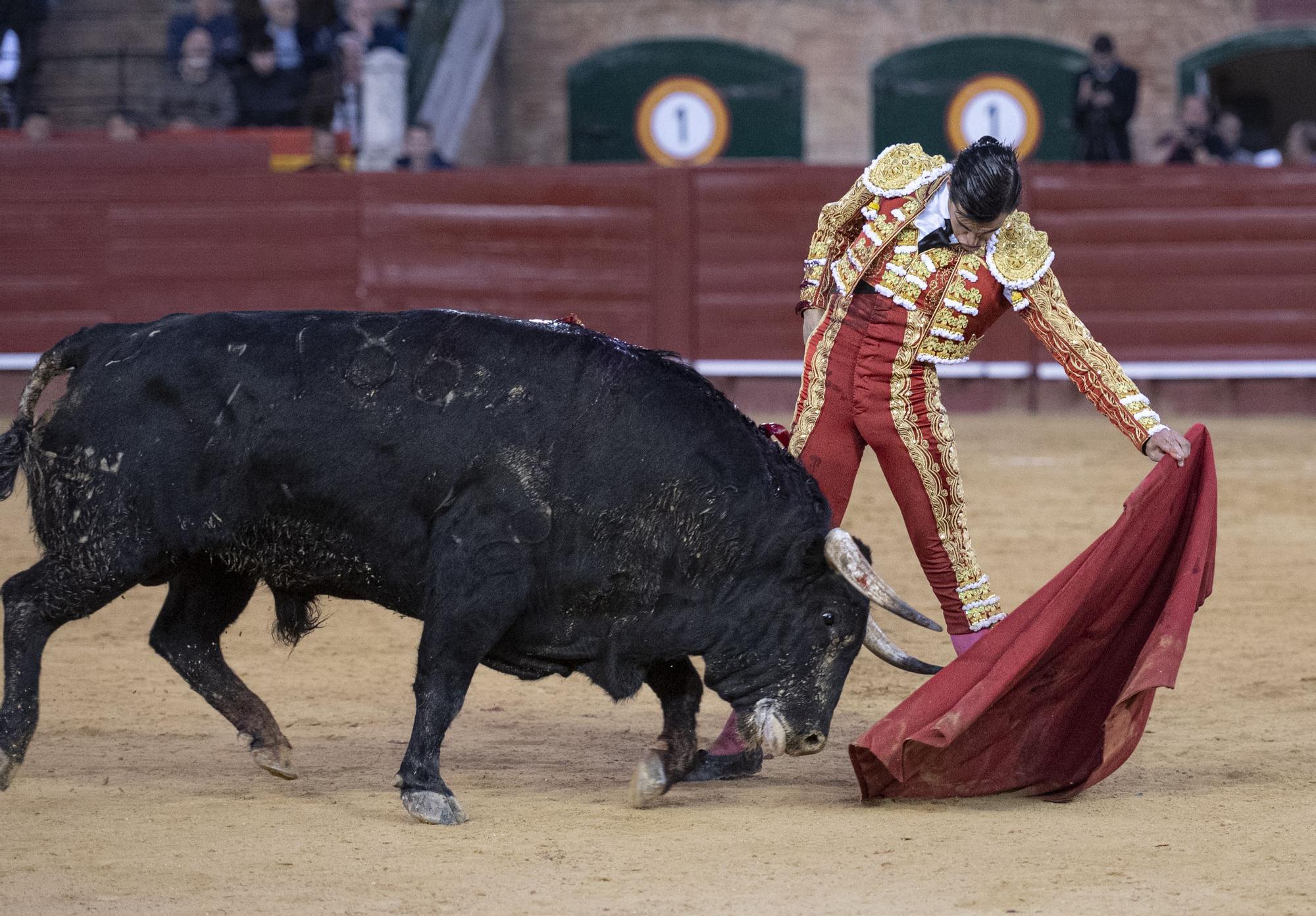 Paco Ureña y Francisco de Manuel pasea una oreja en la Feria de Fallas