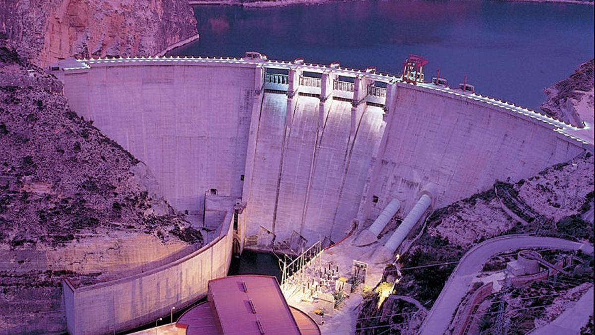 Vista de la central hidroeléctrica de bombeo La Muela II, en el embalse de Cortes de Pallas, en Valencia.