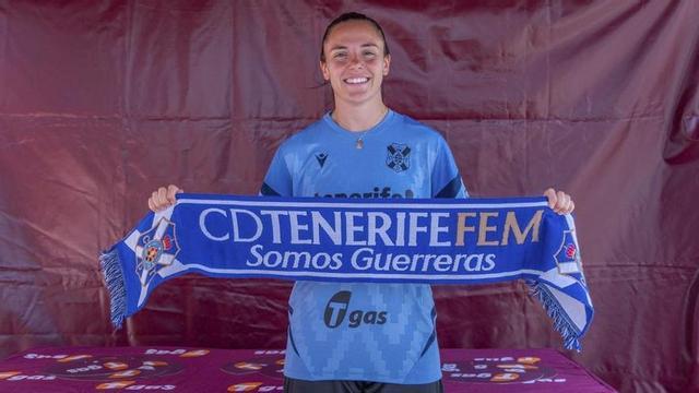 Alba Pérez, en su presentación como futbolista del Costa Adeje Tenerife.  |