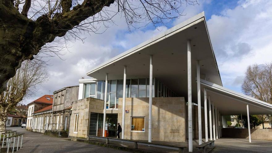 Folga nos centros socioculturais de Santiago tras catro meses sen cobrar: «Os ánimos están polo chan»