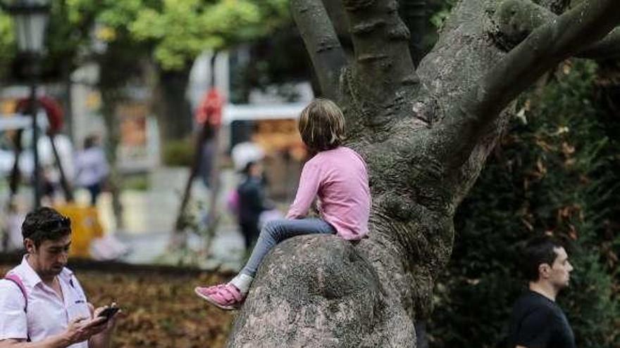 Niños y adultos, el pasado sábado, en el Campo San Francisco.