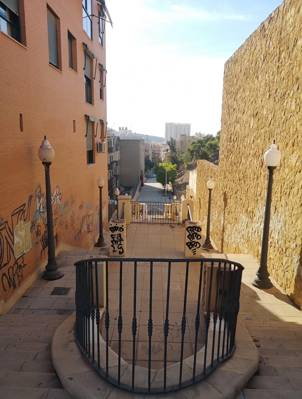 Las escaleras de la calle Alférez Díaz Sanchís, donde han ocurrido los hechos.