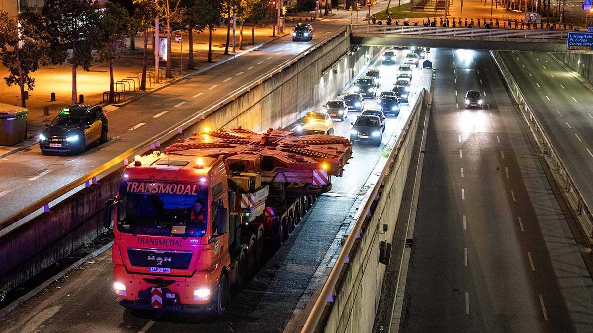 Traslado-de-la-tuneladora-de-la-L8-entre-Sant-Boi-de-Llobregat-y-Barcelona..jpg