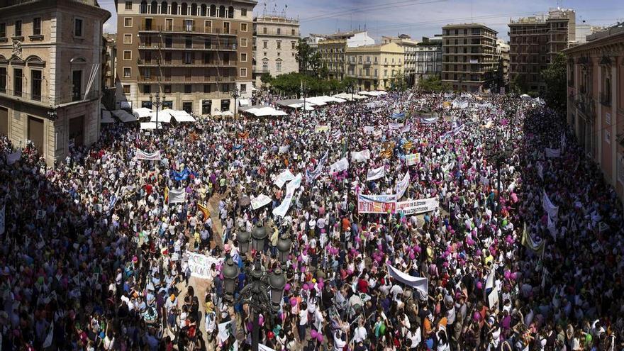 Una amplia red educativa y de atención social que genera debate