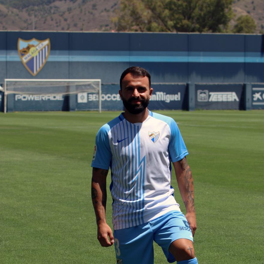 Presentación del nuevo jugador del Málaga CF Javi Jiménez