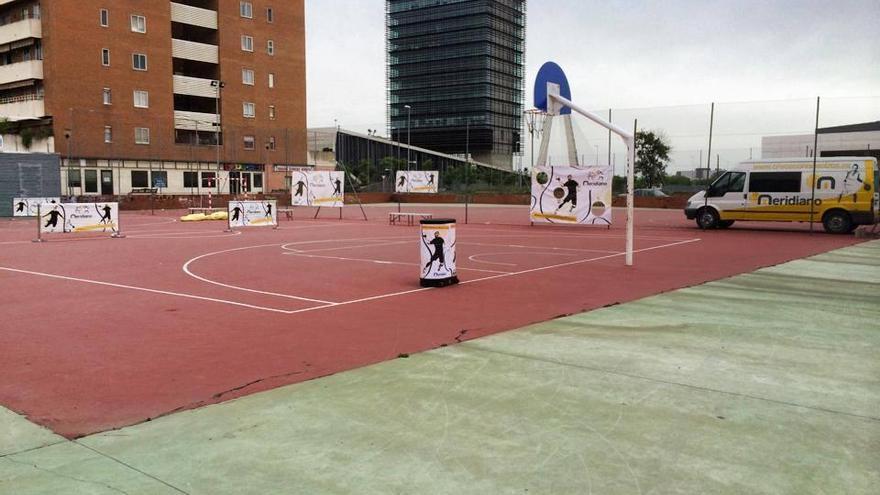 Alertan del peligro de atropello en unas pistas deportivas de Badajoz