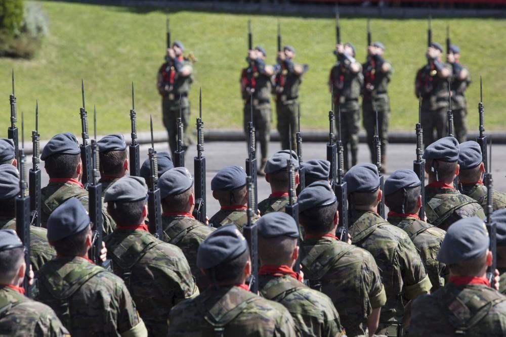 Desfile militar en Cabo Noval