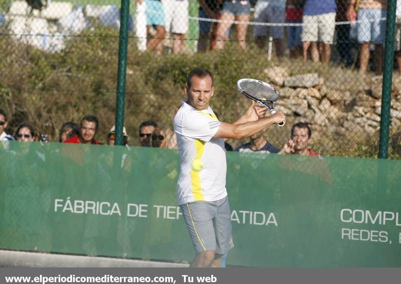 GALERÍA DE FOTOS- Bautista desata la locura peloteando con Ferrer en La Coma