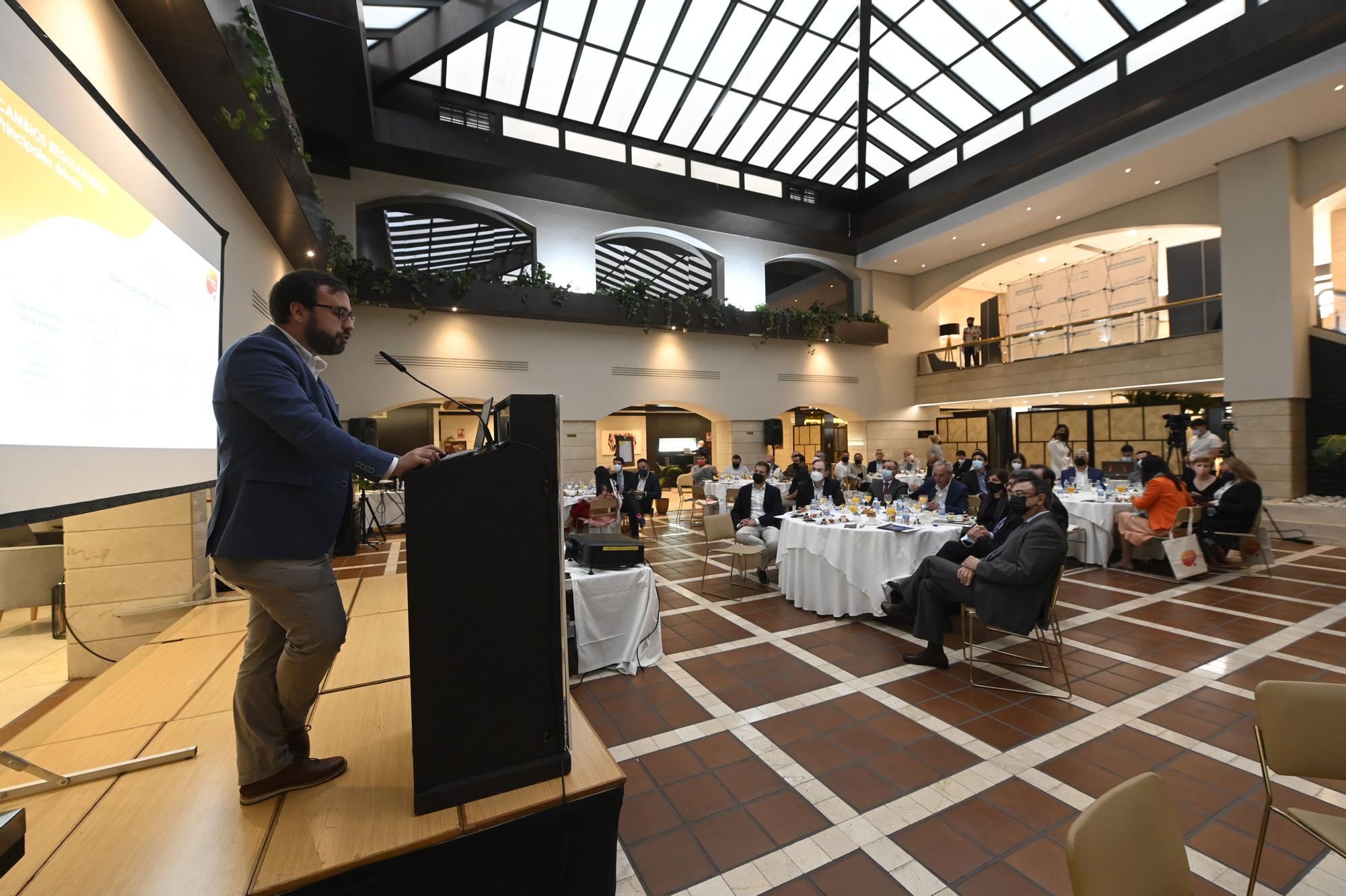 Desayuno empresarial en el hotel Intur