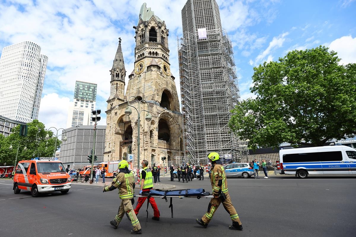 Un vehicle atropella una multitud a Berlín