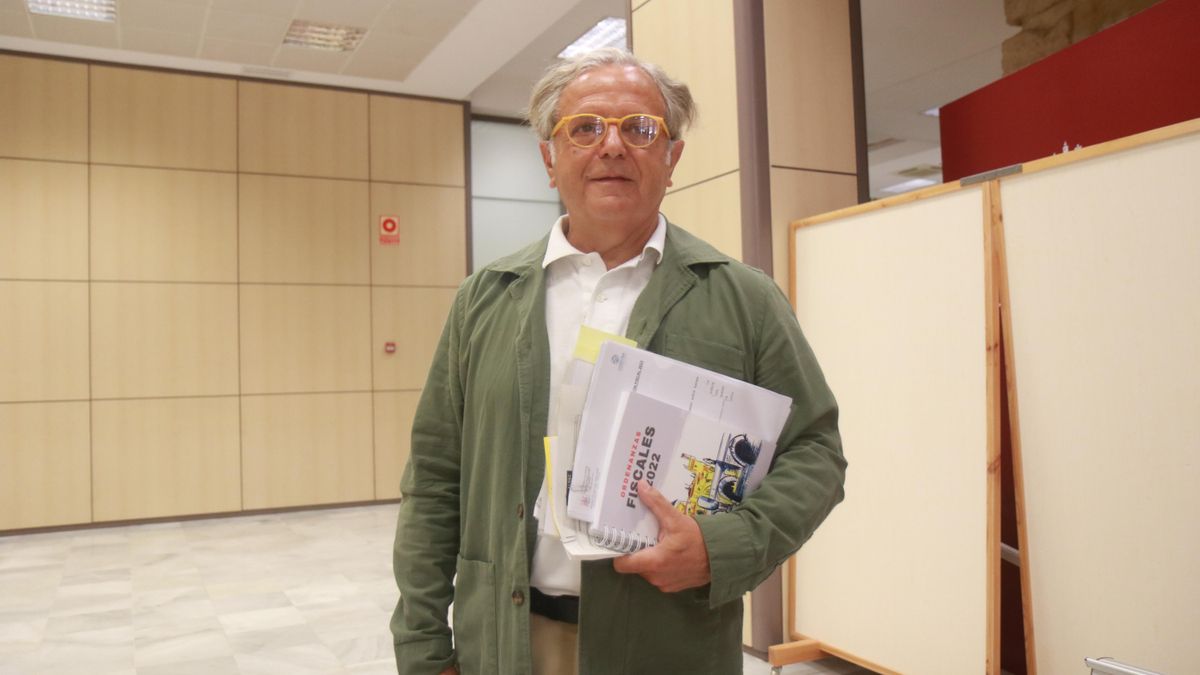 Salvador Fuentes.