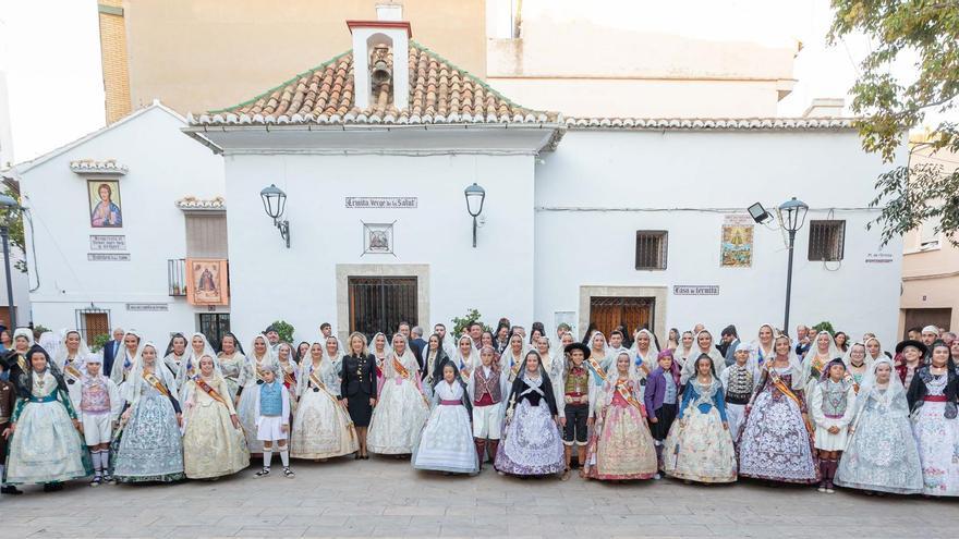 Cita fallera en la procesión de Xirivella