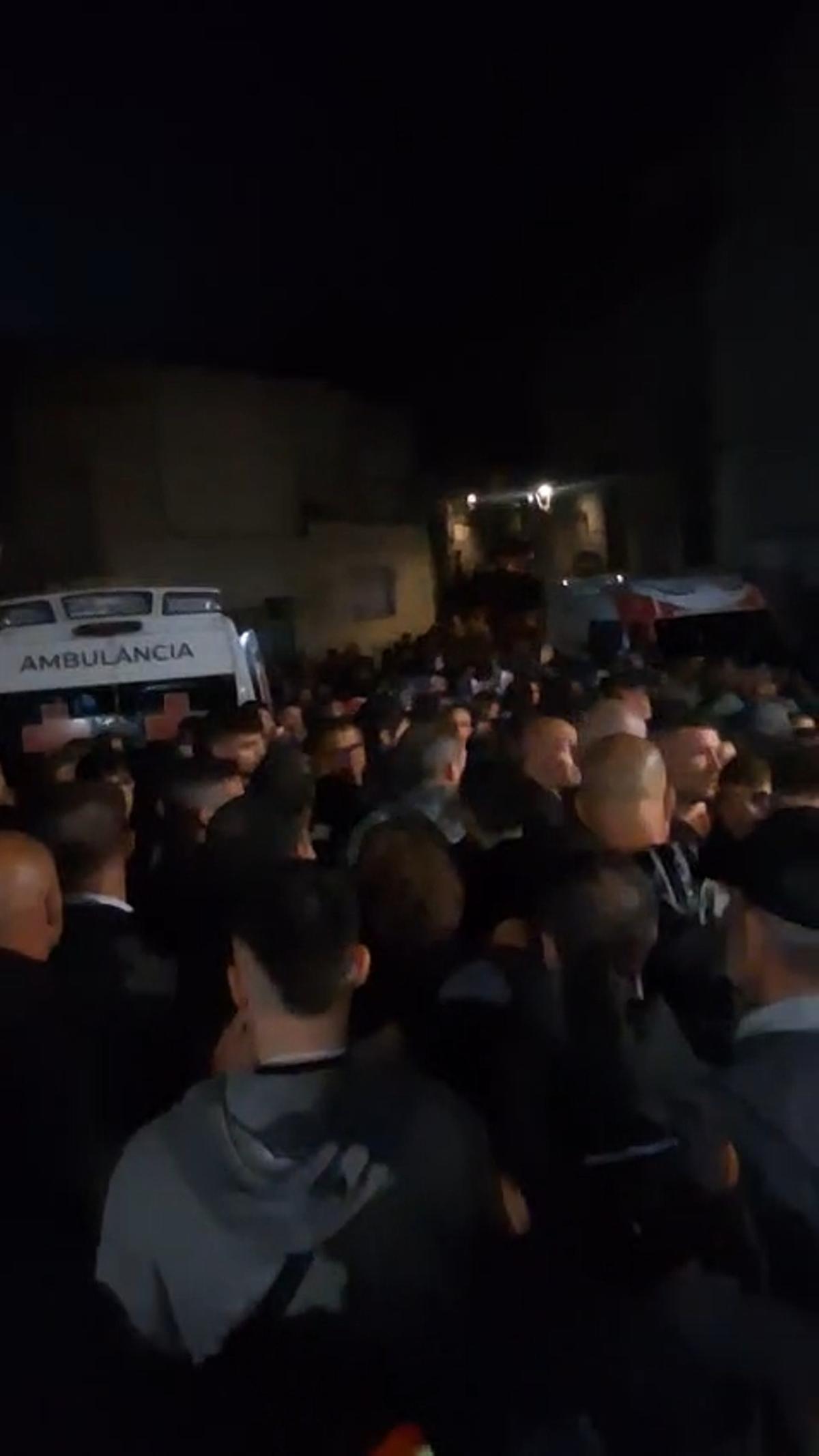 Sílvia Orriols sale del Ayuntamiento de Berga tras ser abucheada en la Patum