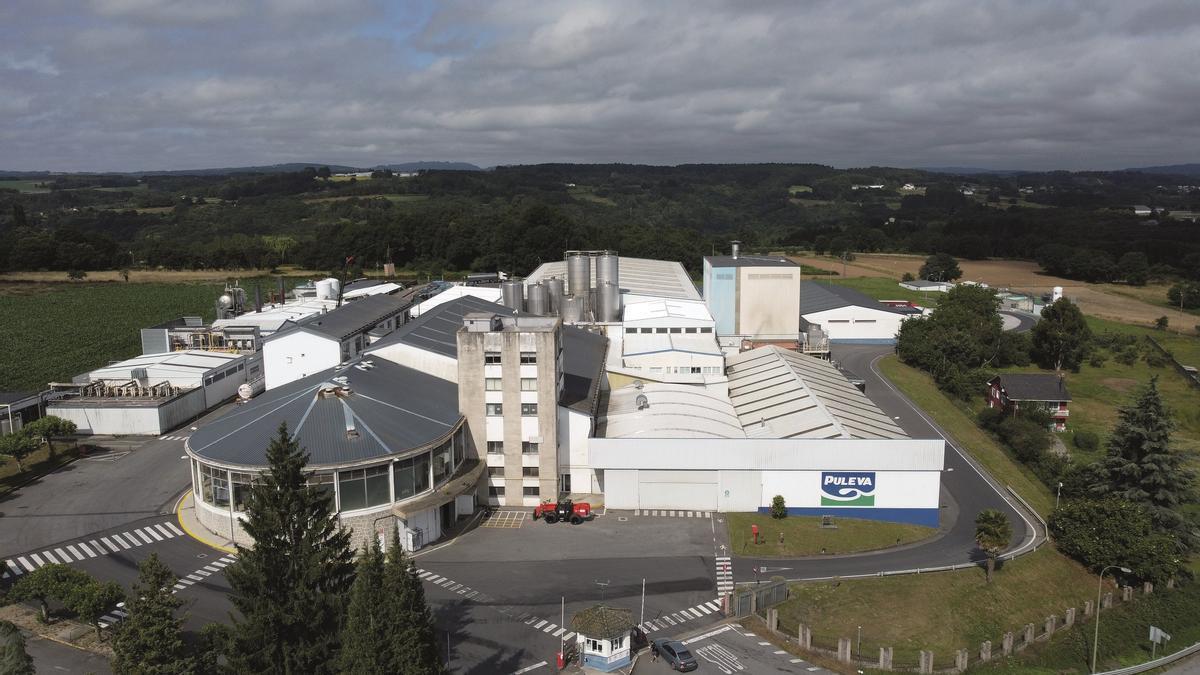 Imágen aérea de la planta de producción de Lactalis en Nadela (Lugo).