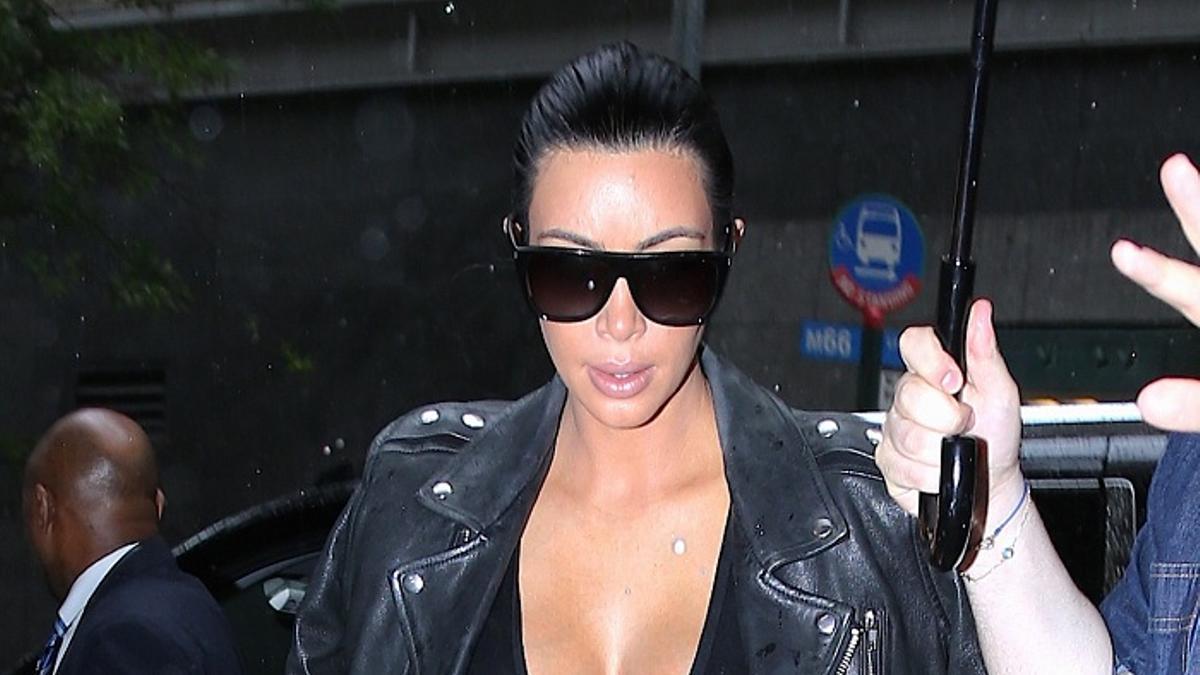 Kim Kardashian sale de compras