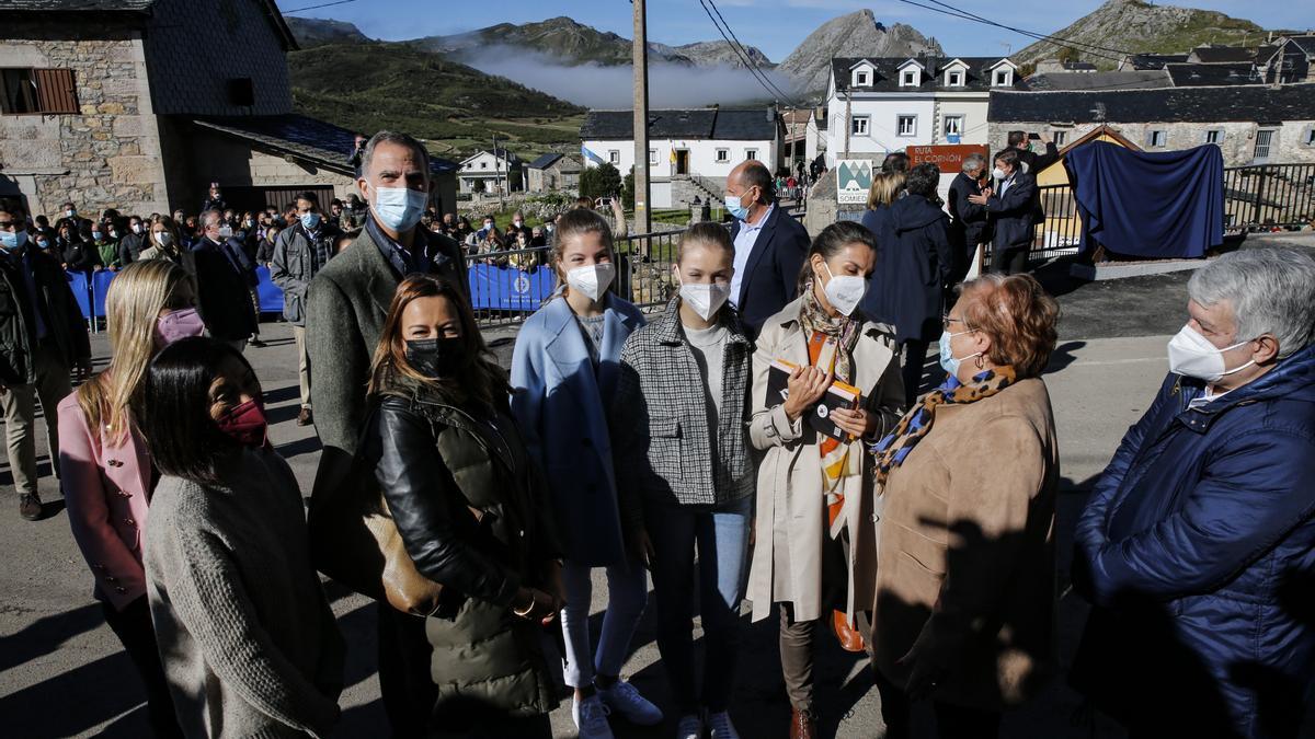 Pueblo Ejemplar 2021: La Familia Real visita Santa María del Puerto, en Somiedo