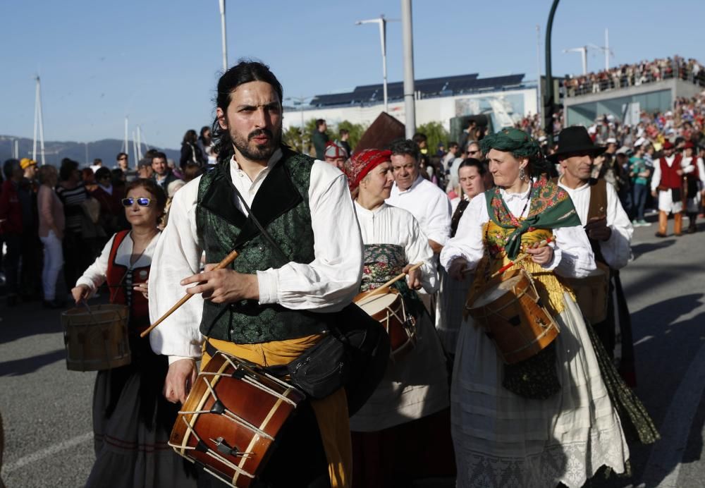 La representación de la Reconquista de Vigo vuelve a abarrotar las calles del Casco Vello de miles de vigueses