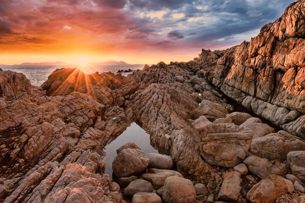 atardecer entre los acantilados de la playa de Dappat se Gat, Ciudad del Cabo