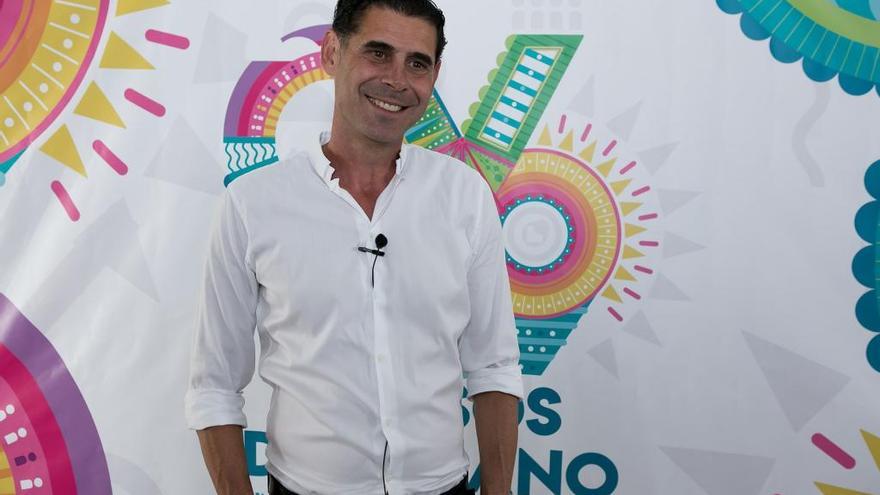 Fernando Hierro participa en los cursos de la UMA en Vélez-Málaga