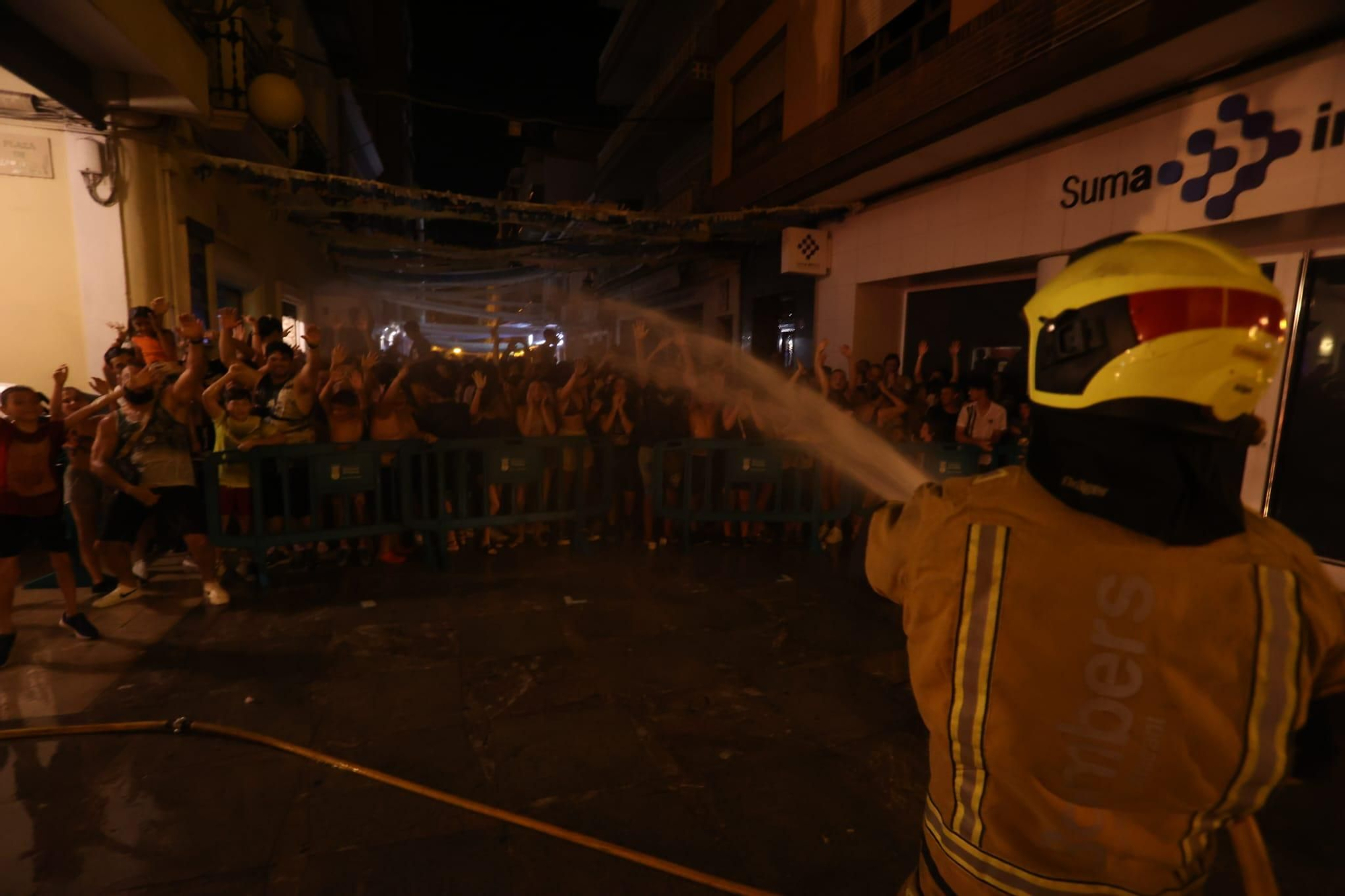 Cremà de las Hogueras de San Vicente, en imágenes