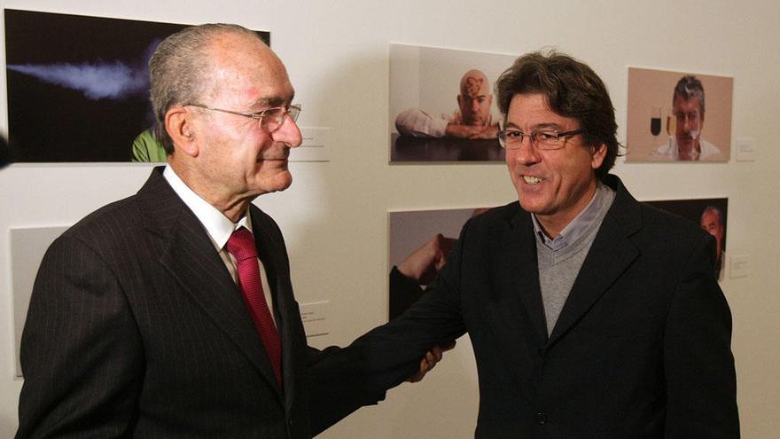 De la Torre, junto al fotógrafo Jesús Domínguez en el CAC.