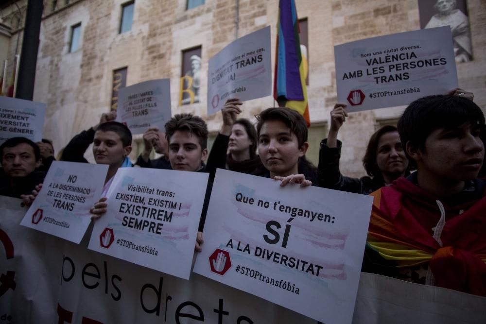Concentración  a favor de los transexuales y contra el autobús tránsfobo de Hazte Oír
