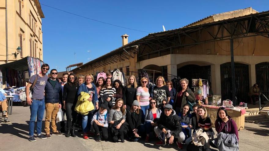 Erasmus de Italia, Polonia y Letonia visitan los mercados de abastos de Mallorca
