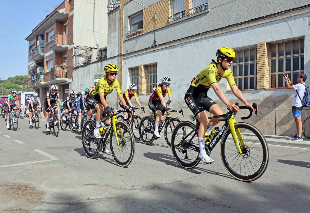 Així ha estat la sortida de la Volta Ciclista Femenina a Sant Vicenç de Castellet