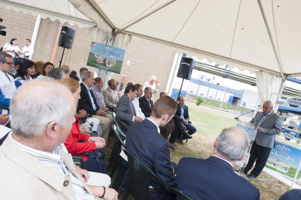 Visita de Javier Fernández a las instalaciones de Central Lechera Asturiana