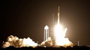 S’enlaira la primera missió tripulada de SpaceX amb un coet reutilitzat