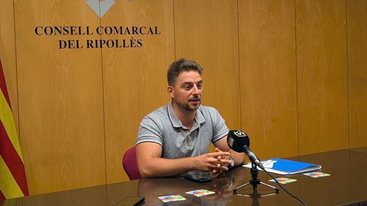 El vicepresident tercer i conseller comarcal de Recollida de residus, Àlex Medrano, durant la roda de premsa