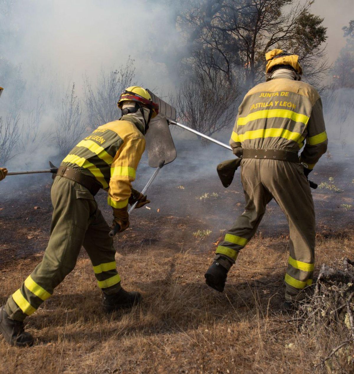 El fuego se cobra una segunda vida, y obliga al desalojo de 5.500 vecinos en 32 pueblos