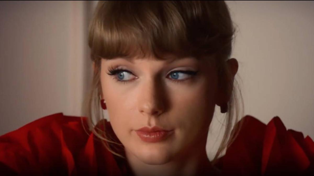 Taylor Swift en el videoclip de 'I bet you think about me'