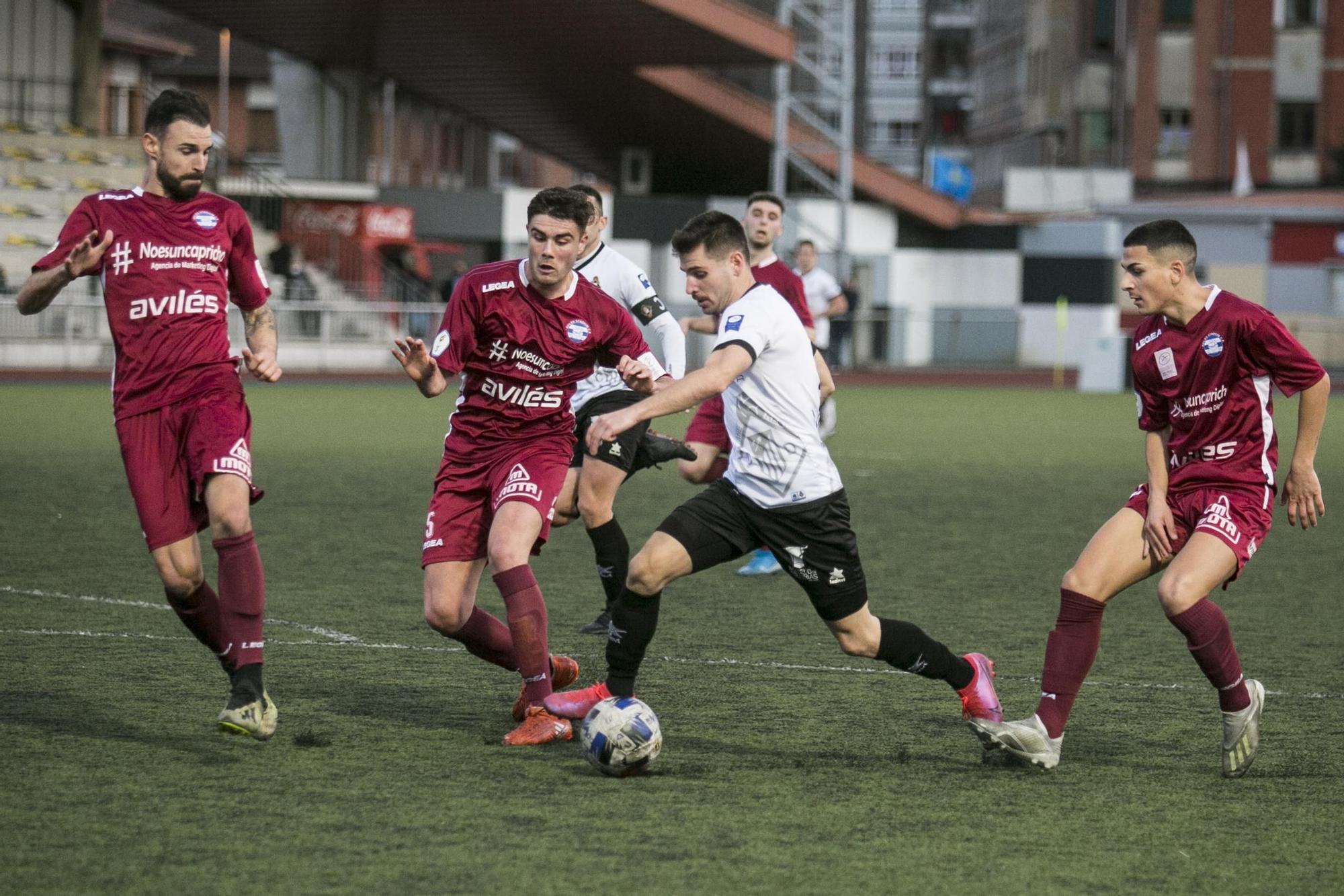 Las mejores imágenes de la jornada en la Tercera División de Asturias