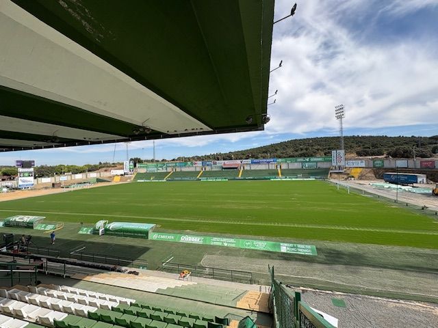 Fotogalería: El césped del Príncipe Felipe, listo para la vuelta del Cacereño
