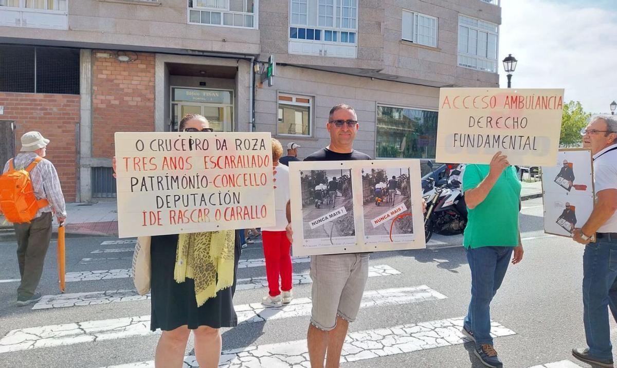 Vecinos de A Roza ceden terrenos en dos viales para que puedan pasar las ambulancias